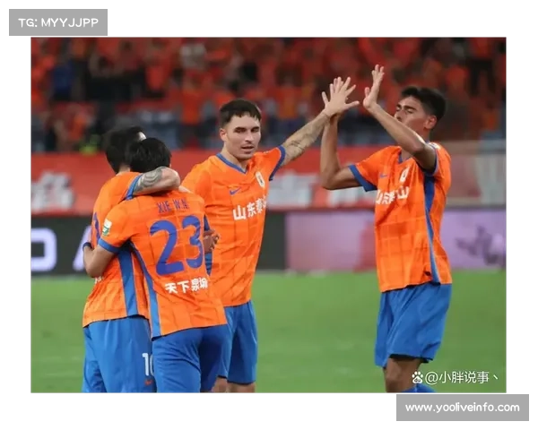 大雨中国安主场绝杀，球迷雨中坚守助威成经典画面